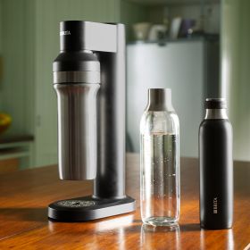 BRITA sodaTRIO und Glas- und Edelstahlfasche. BRITA sodaTRIO und Glas- und Edelstahlfasche.