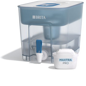 Blaue BRITA Wasserfilter Station Flow mit Filterkartusche  Eine blaue BRITA Wasserfilter Station Flow mit einer MAXTRA PRO ALL-IN-1 Filterkartusche