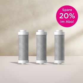 Drei LARQ Filter für die BRITA LARQ iQ nebeneinander vor einem beigen Hintergrund.