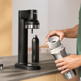 Bottle Base wird in BRITA sodaTRIO eingesetzt. Die Bottle Base wird in den Wassersprudler BRITA sodaTRIO eingesetzt.