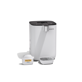 BRITA Cube in weiß vor einem weißen Hintergrund Ein BRITA Cube Wasserspender in weiß vor einem weißen Hintergrund.