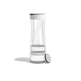 Eine BRITA Wasserkaraffe mit Filter in weiß