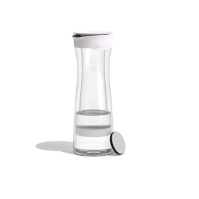 BRITA Wasserkaraffe mit Filter in weiß Eine BRITA Wasserkaraffe mit Filter in weiß