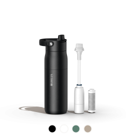 Eine kleine BRITA LARQ Filter-Trinkflasche Trinkflasche in Schwarz und Farbauswahl
