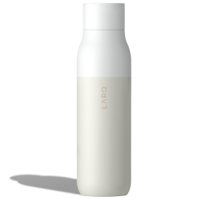 Kleine LARQ Wasserfilterflasche Pure Vis in Granite White vor einem weißen Hintergrund. 