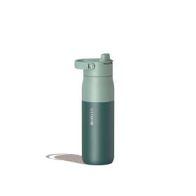 Eine kleine BRITA LARQ Essential Trinkflasche in Grün.