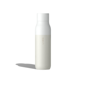 Kleine LARQ Wasserfilterflasche Twist Top in Granite White vor einem weißen Hintergrund.