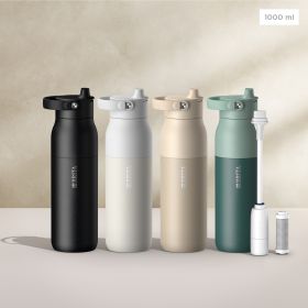 Die BRITA LARQ Filter-Trinkflaschen in vier Farben vor einem beigen Hintergrund.