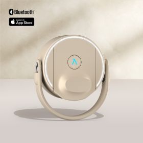 Die BRITA LARQ iQ Cap in Beige für die BRITA LARQ iQ nebeneinander vor einem beigen Hintergrund.