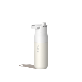 Eine kleine BRITA LARQ Essential Trinkflasche in Weiß.