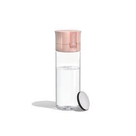 BRITA Wasserfilterflasche Model Vital in apricot vor einem weißen Hintergrund. 